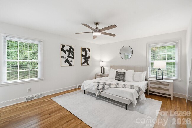 Building Photo - 926 Shady Bluff Dr