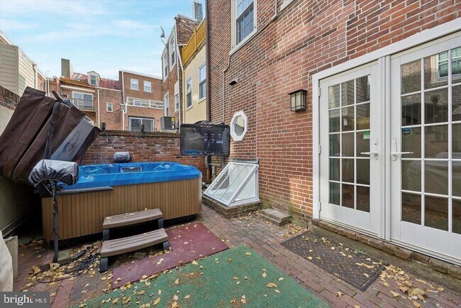 Building Photo - 715 Rodman St