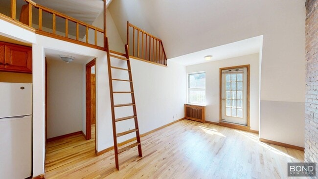 Primary Photo - 317 W 107th St