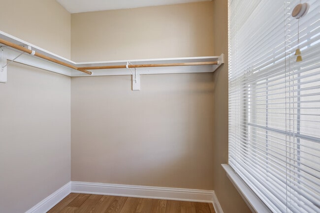 Building Photo - 303 Russell Dr