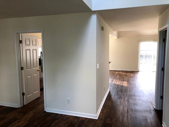 Building Photo - 3 bed 2.5 bath Spacious Home in Azalea Lakes