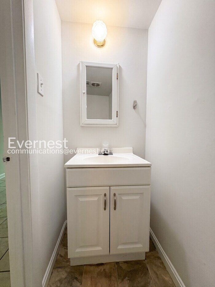 Building Photo - 14806 Bryan Ct