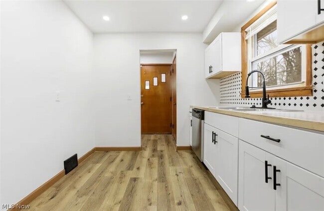 Building Photo - 4422 E 141st St