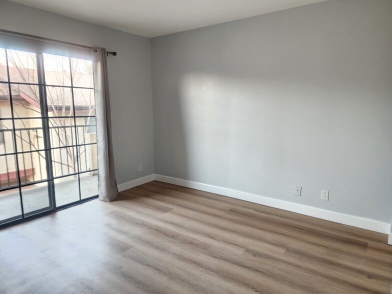 Building Photo - 736 N Garfield Ave