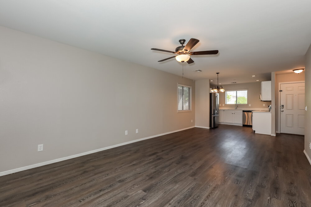 Building Photo - 1101 E Desert Rose Trail