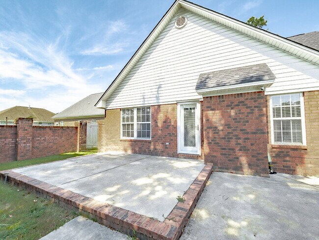 Building Photo - Pool! Now Available!