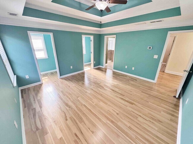 Building Photo - 6BR, 4BA, In-Law Suite