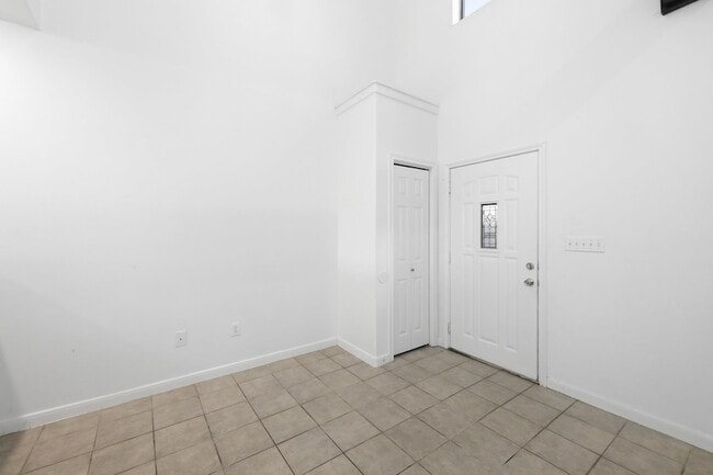 Building Photo - 2445 Monarch Dr