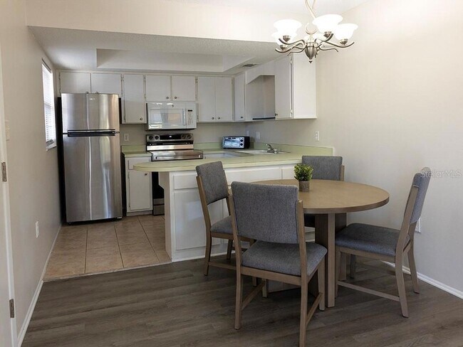 Building Photo - 400 Base Ave E Cmn