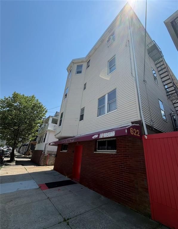 Building Photo - 622 Union Ave