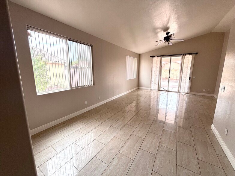 Building Photo - 4166 E Silverwood Dr