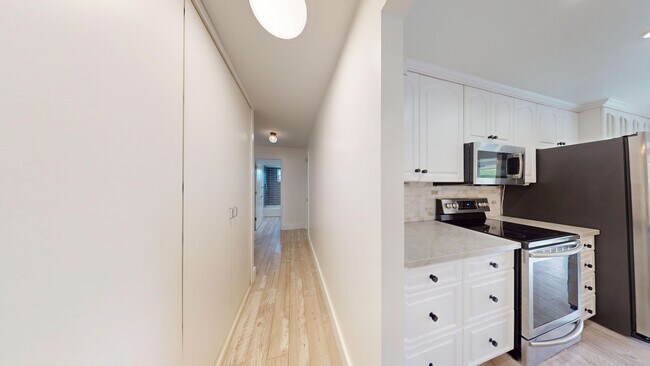 Building Photo - 3BR/ 3BA Pool Home   *Near Burns Rd Aquatic Center & Park * No HOA * 12+ Month Lease Options Avai...