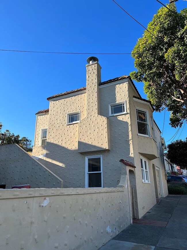 Building Photo - 500 Templeton Ave