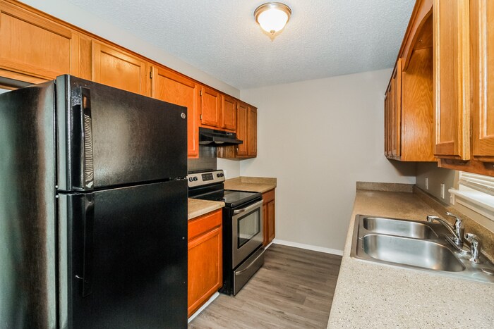 Building Photo - 12921 Robin Cir