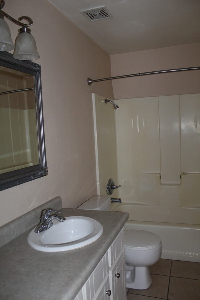 Building Photo - VILLA DE CORTEZ