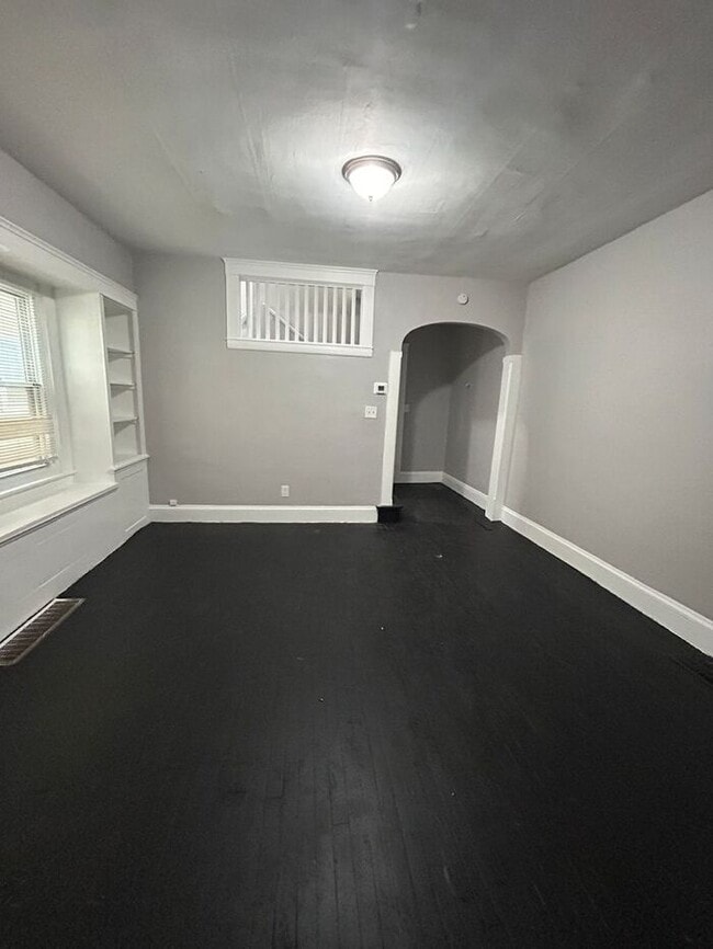 Building Photo - Charming 3-Bedroom Home with Great Space /...