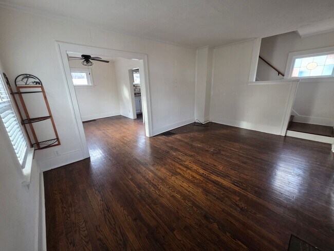 Building Photo - 3 Bedroom and 2 Full Bathroom Single Family Home