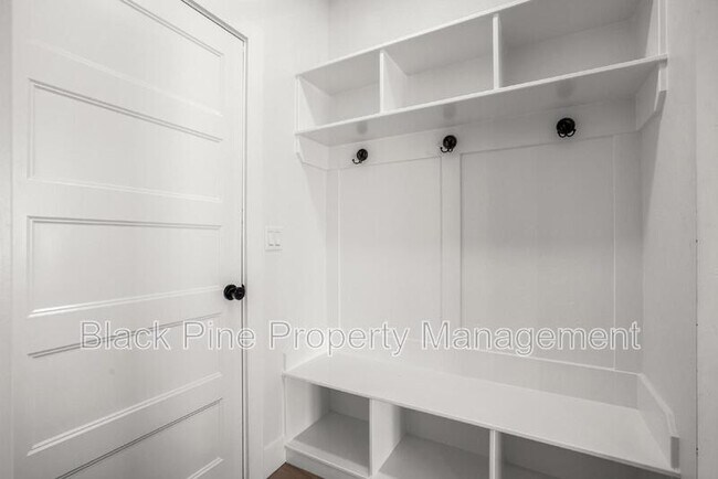 Building Photo - 2167 Klemmer Ave N