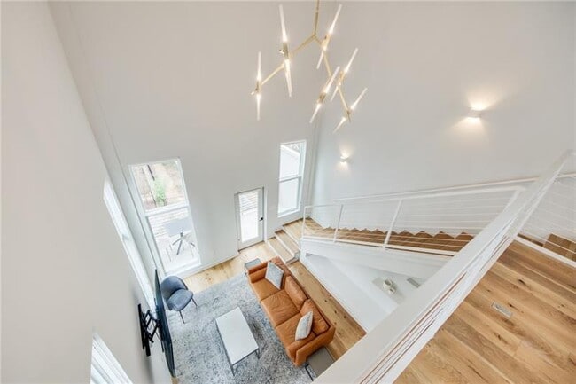 Building Photo - 208 12th St NE