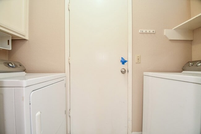 Building Photo - 3519 Cabin Pl