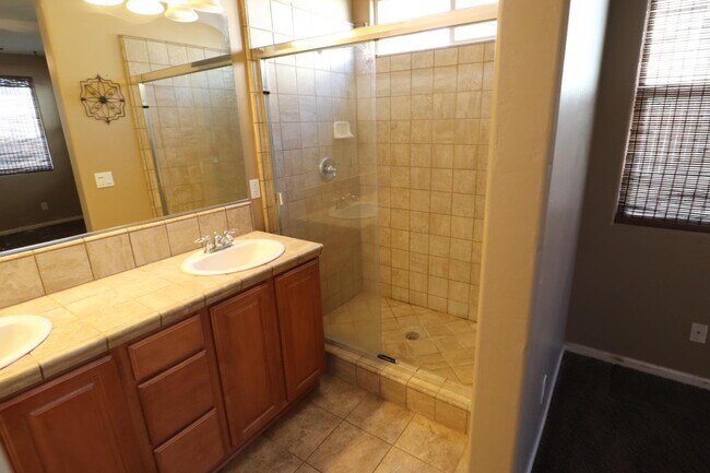 Building Photo - 879 Tureaud Ln