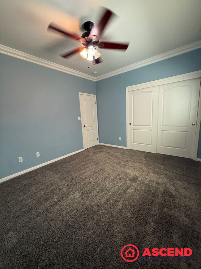 Building Photo - ** Move In Special! **Charming Home in Olive Dr Area!