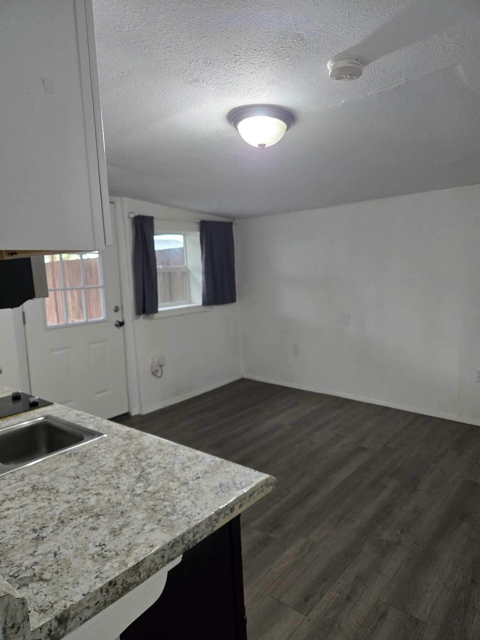 Studio - 4720 SE 52nd Ave