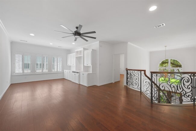 Building Photo - 3724 Wroxton Rd