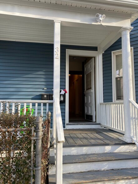 Building Photo - 32 Raven St