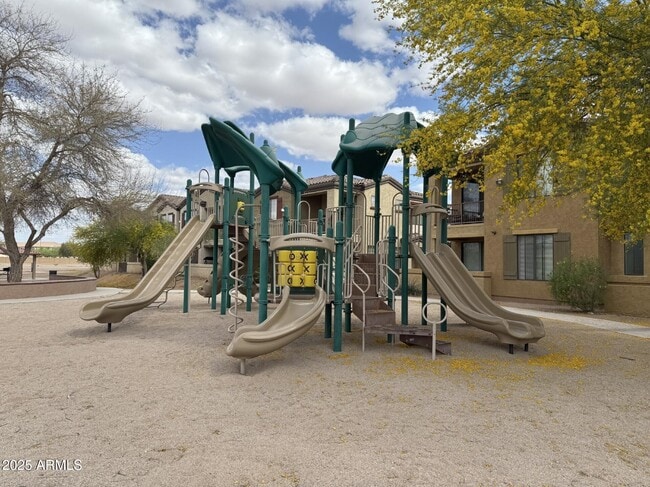 Building Photo - 1456 E 9th St