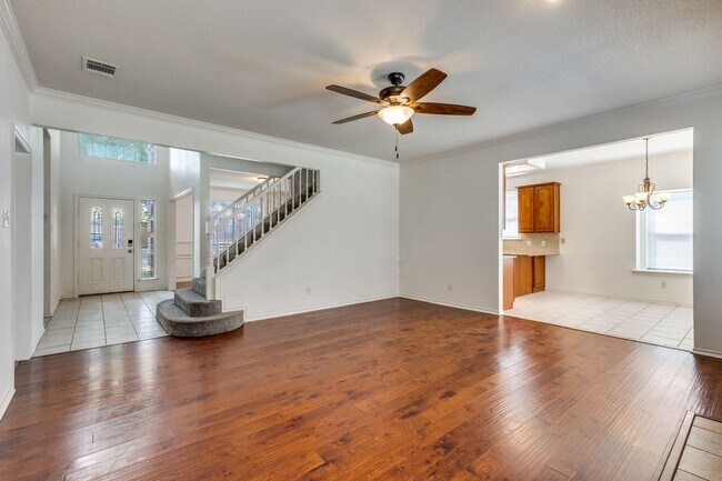 Building Photo - 8434 Golf Club Cir