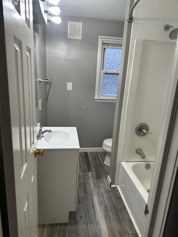 Building Photo - 318 E Linden Ave