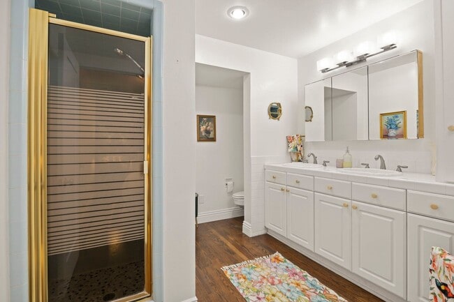Building Photo - Ventura | Pierpont | 4 Bedroom + 3 Bathroom