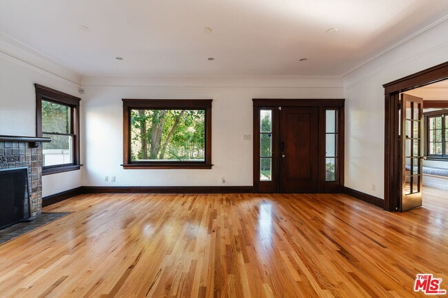 Building Photo - 2027 Canyon Dr