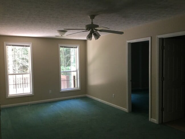Building Photo - 3 Bed 3 Bath Home in Hendersonville!!
