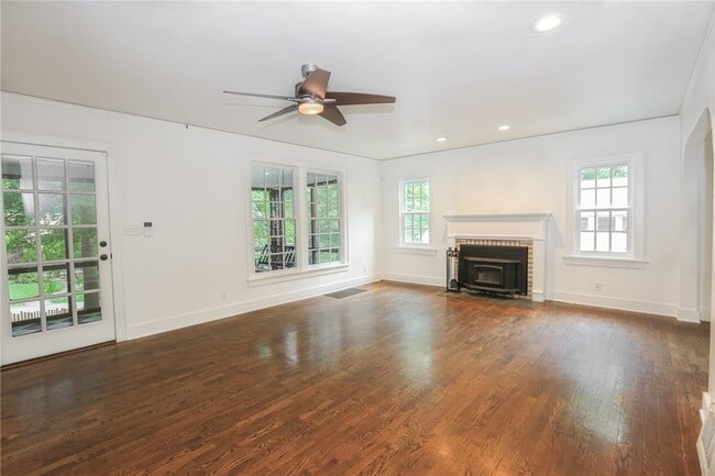 Building Photo - 610 N Olive Ave