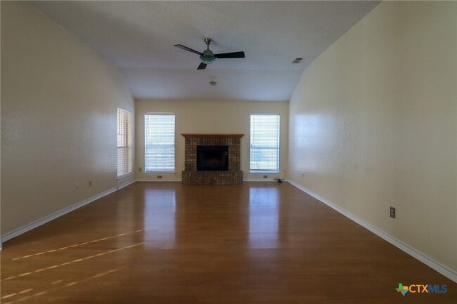 Building Photo - 608 Totem Trail