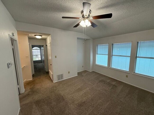 Building Photo - Spacious 3BR Austin Home with Fireplace & ...