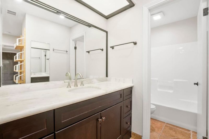 Building Photo - 3935 Oregon St