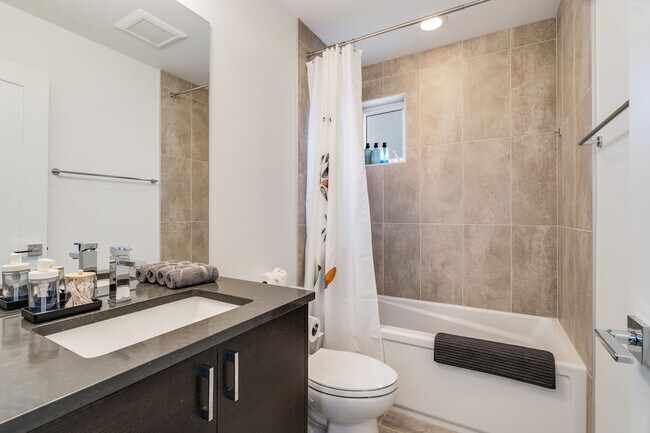 Building Photo - 724 3rd Ave N