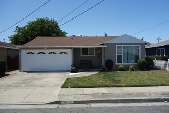 Building Photo - Bright 3BR Home with Central AC, Attached Garage & In-Unit Laundry in Fremont