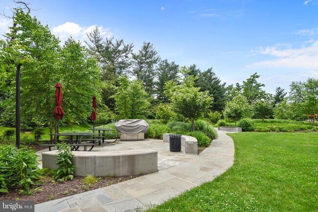 Building Photo - 5101 River Rd