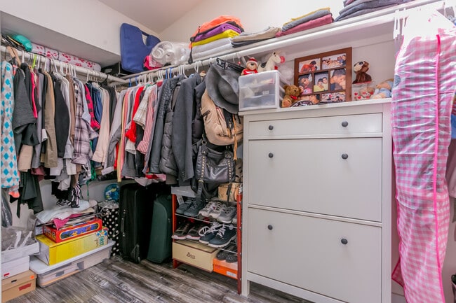 Building Photo - 6343 Jumilla Ave