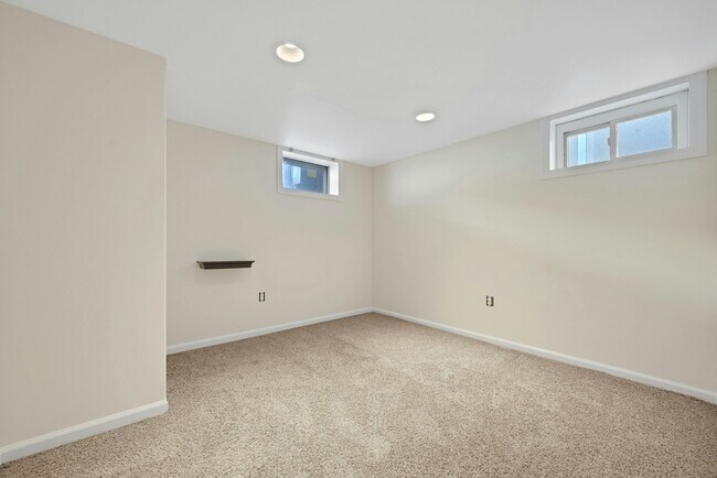 Building Photo - 126 Huber St