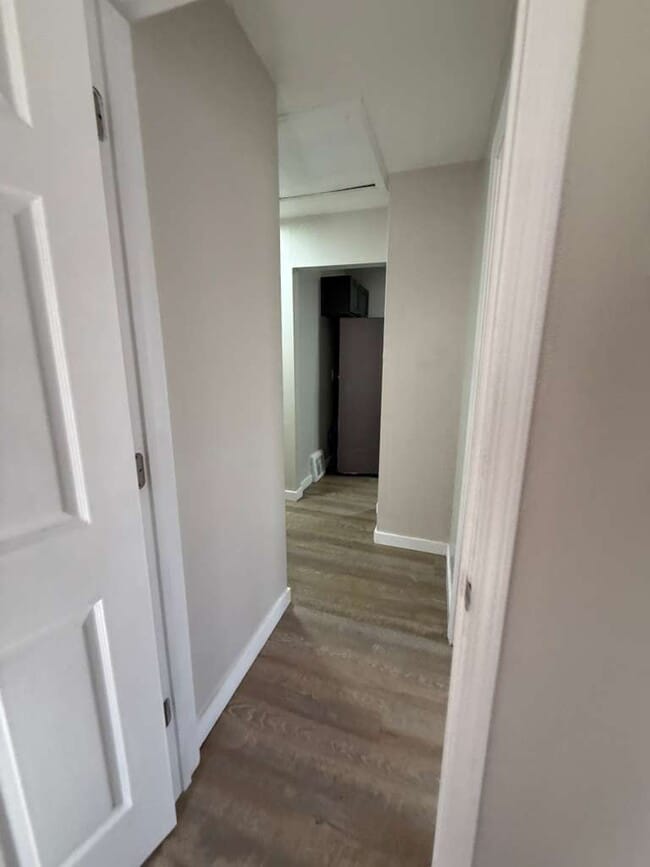 Building Photo - "Charming 2-Bedroom Retreat in University City - Cozy 900 Sq. Ft. Home!"  HUGE bedrooms with Base...