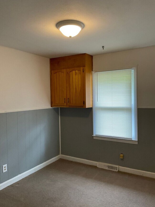 Building Photo - Available Now!!! Spacious Four bedroom home in Gastonia.