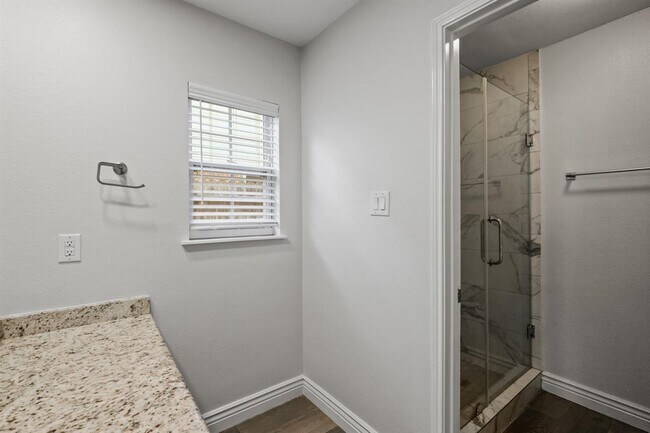Building Photo - 12848 Westleigh Dr