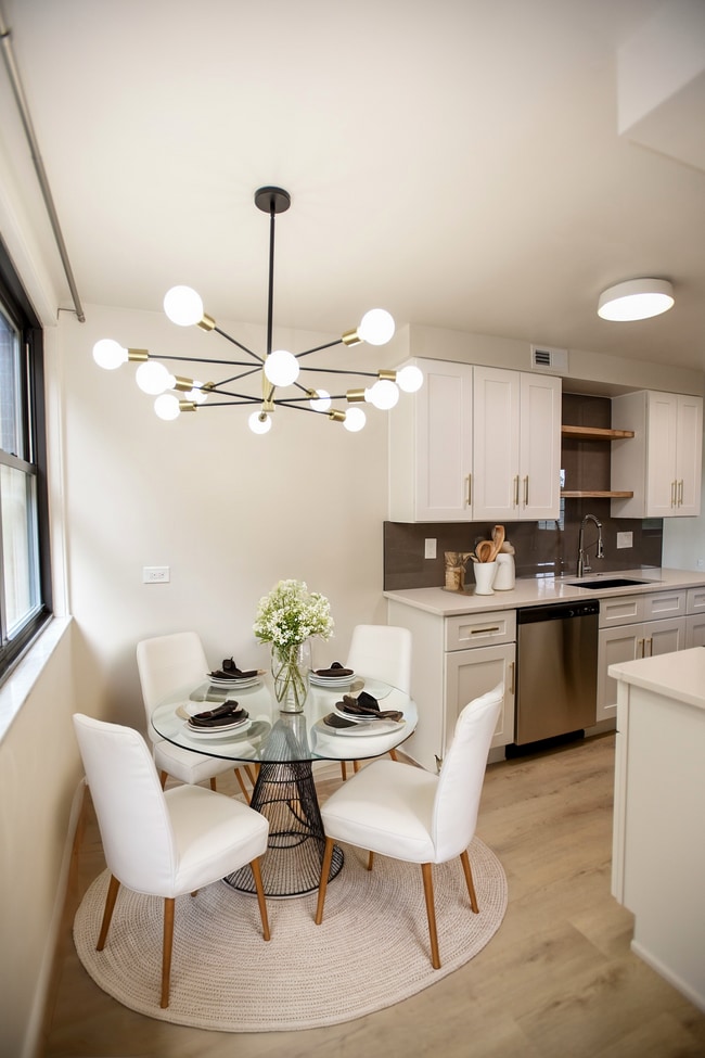 Building Photo - Farragut Flats