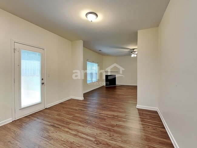 Building Photo - 2311 Foxy Dr