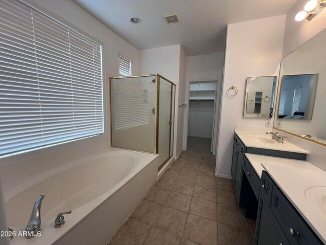 Building Photo - 218 E Sunburst Ln
